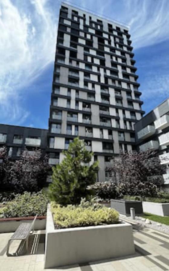 Residence Garden Tower S Balkonem, Garaz Praag Buitenkant foto