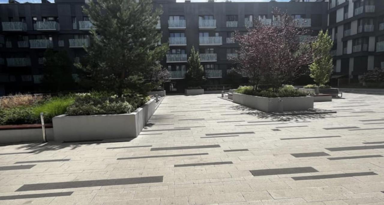 Residence Garden Tower S Balkonem, Garaz Praag Buitenkant foto