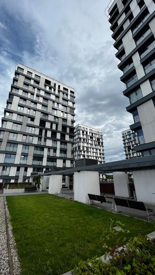 Residence Garden Tower S Balkonem, Garaz Praag Buitenkant foto