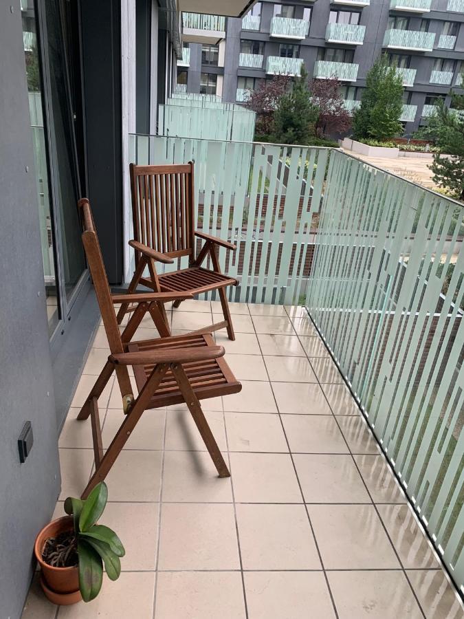 Residence Garden Tower S Balkonem, Garaz Praag Buitenkant foto